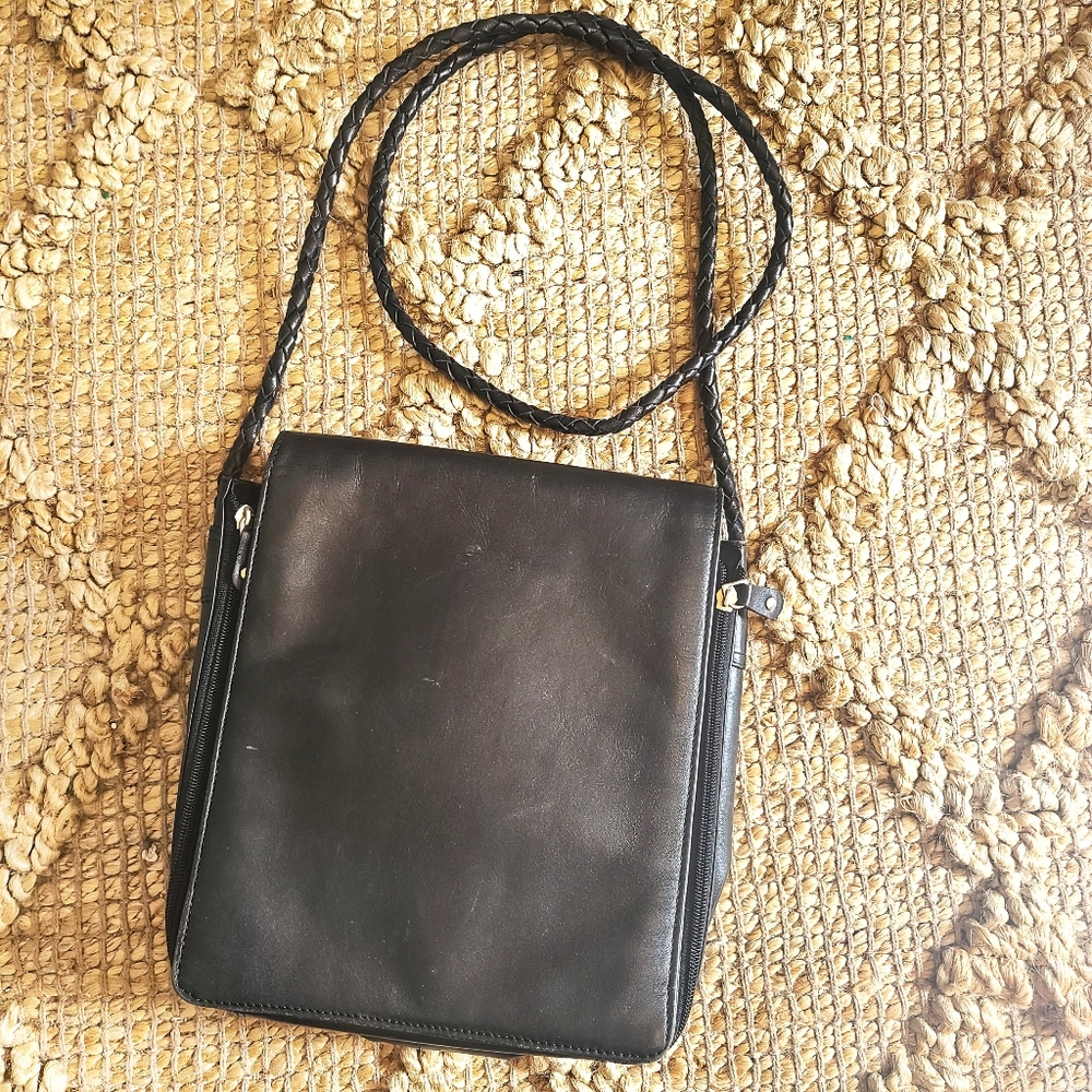 Vintage black crossbody bag -C